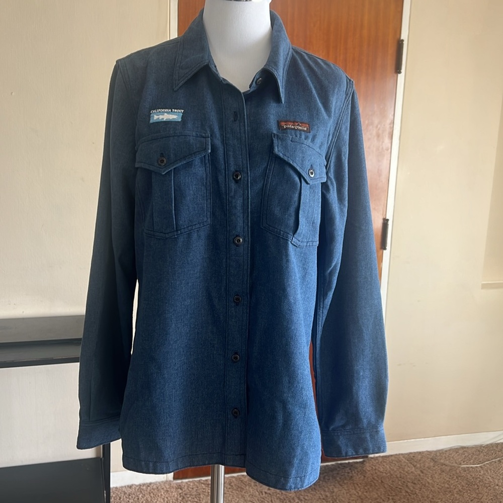 New Patagonia California Trout Women's Blue Button Up - Picture 2 of 8